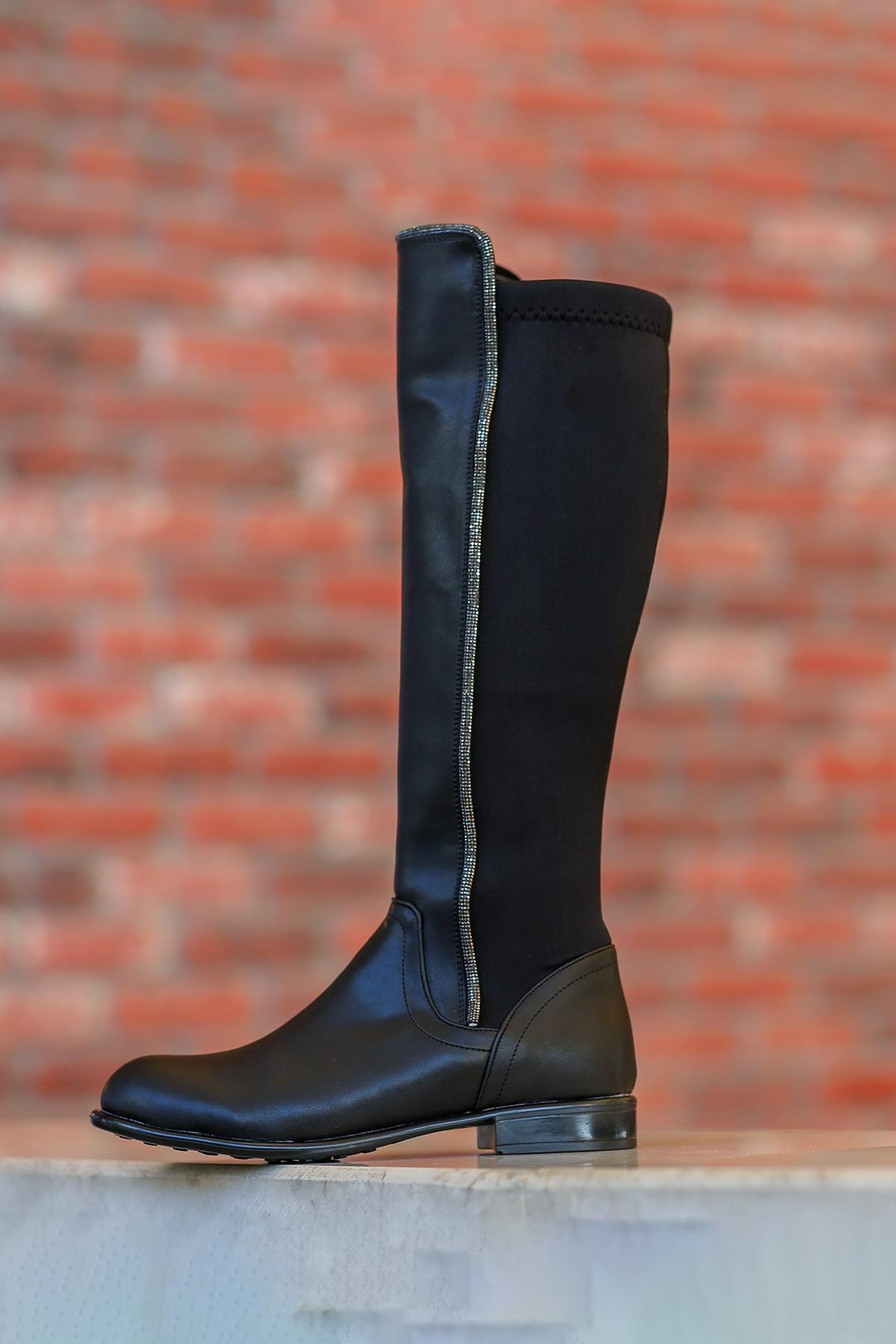 Lulu Si̇hi̇rli̇ Çi̇zme 2 Cm Topuklu Taş Detayli Çi̇zme Siyah