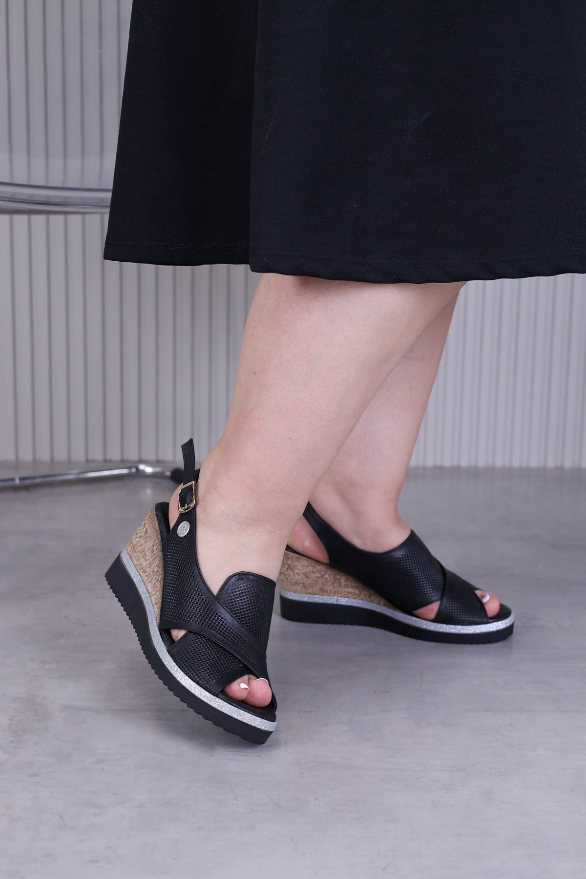 m2995 model mammamia marka 8 cm dolgu tabanlı yeni sezon orjinal deri sandalet SIYAH