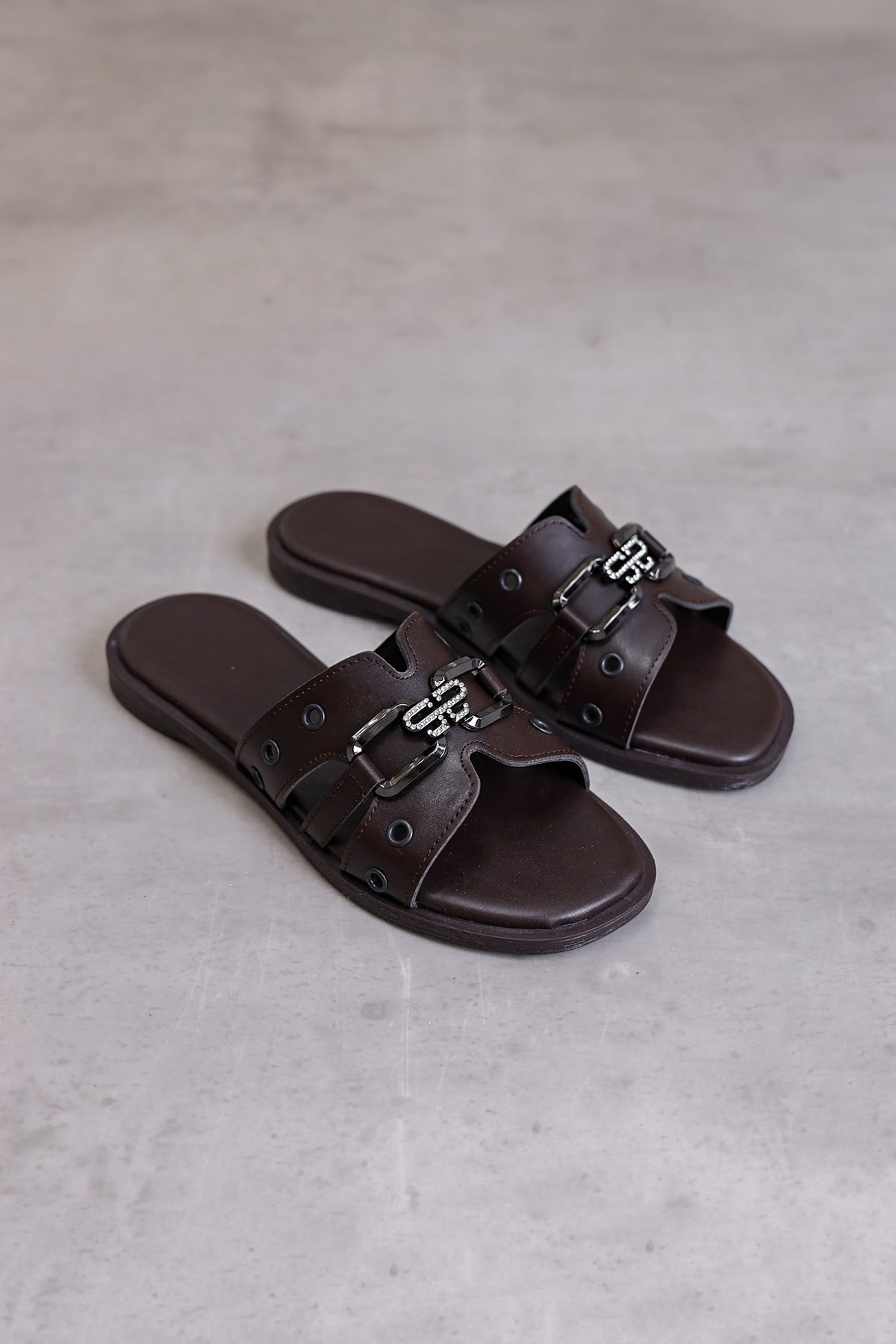 mr0251  model toka detaylı tek bant terlik KAHVE