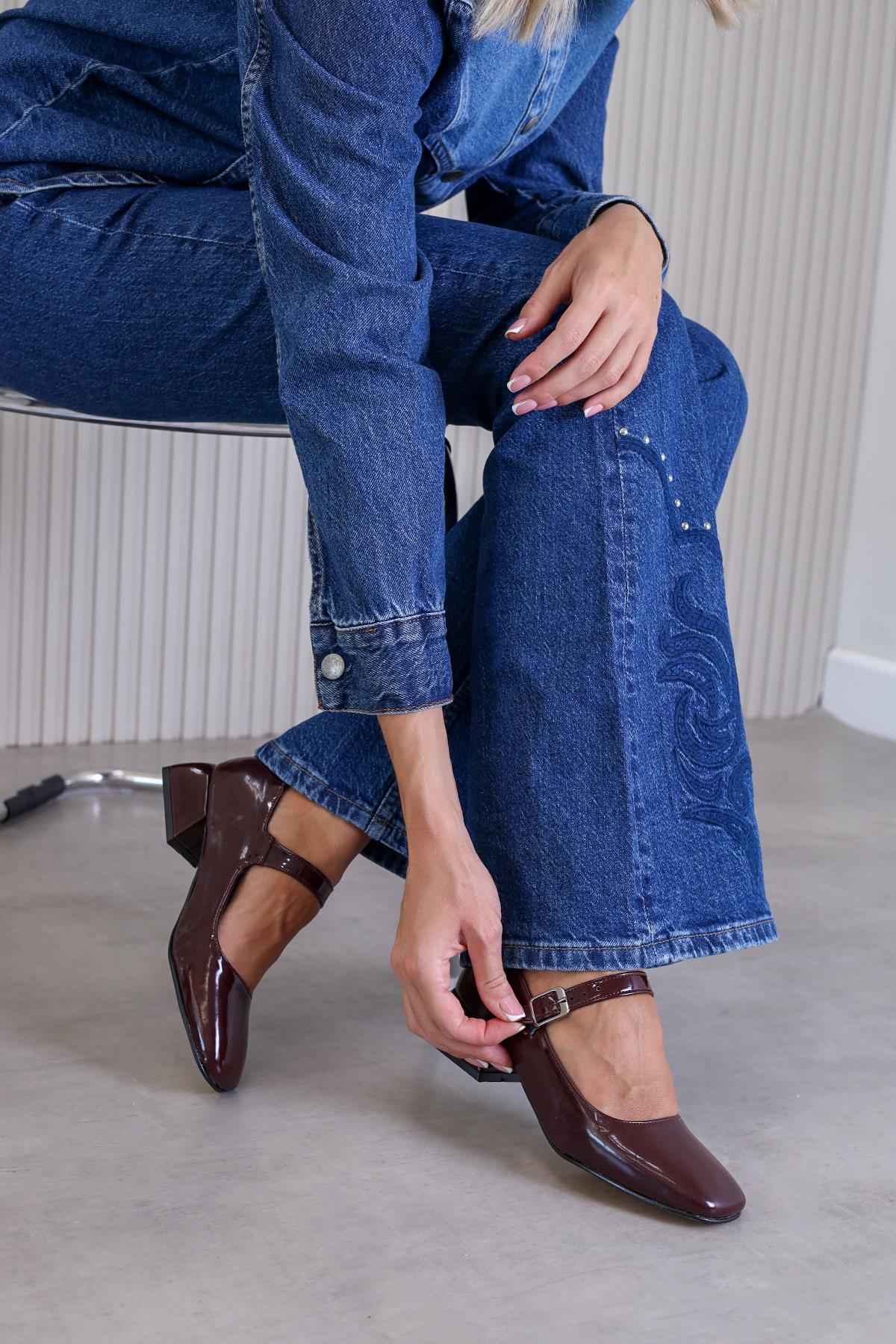 p026 model 3 cm topuklu  bağcık detaylı yeni sezon topuklu ayakakbı babet BORDO RGN