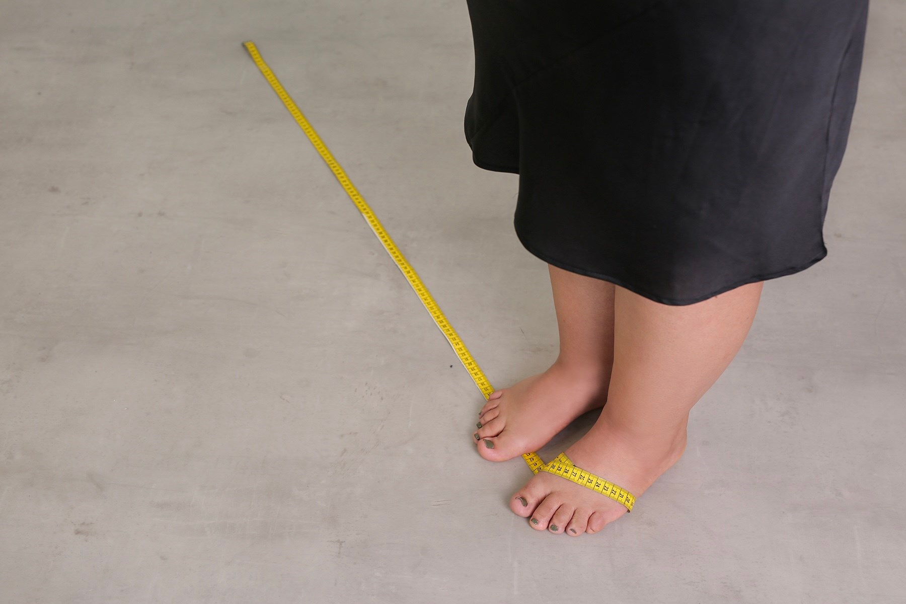 SHEN  5 CM TOPUKLU TAŞ DETAYLI SANDALET TOPUKLU AYAKKABISIYAH