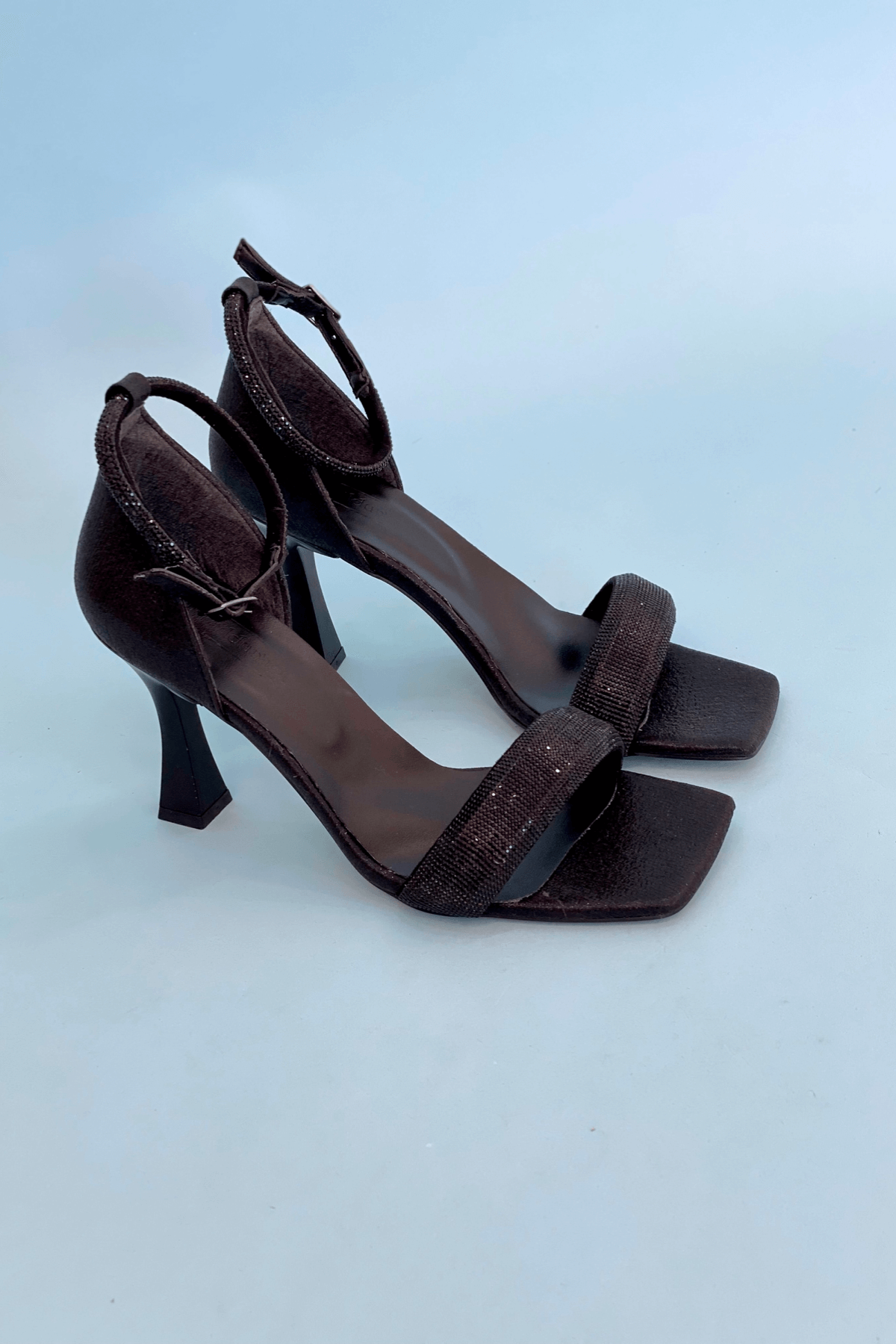 SİHİRLİ TOPUK LAX TAŞ DETAYLI 8 CM TOPUKLU AYAKKABI SANDALET SIYAH
