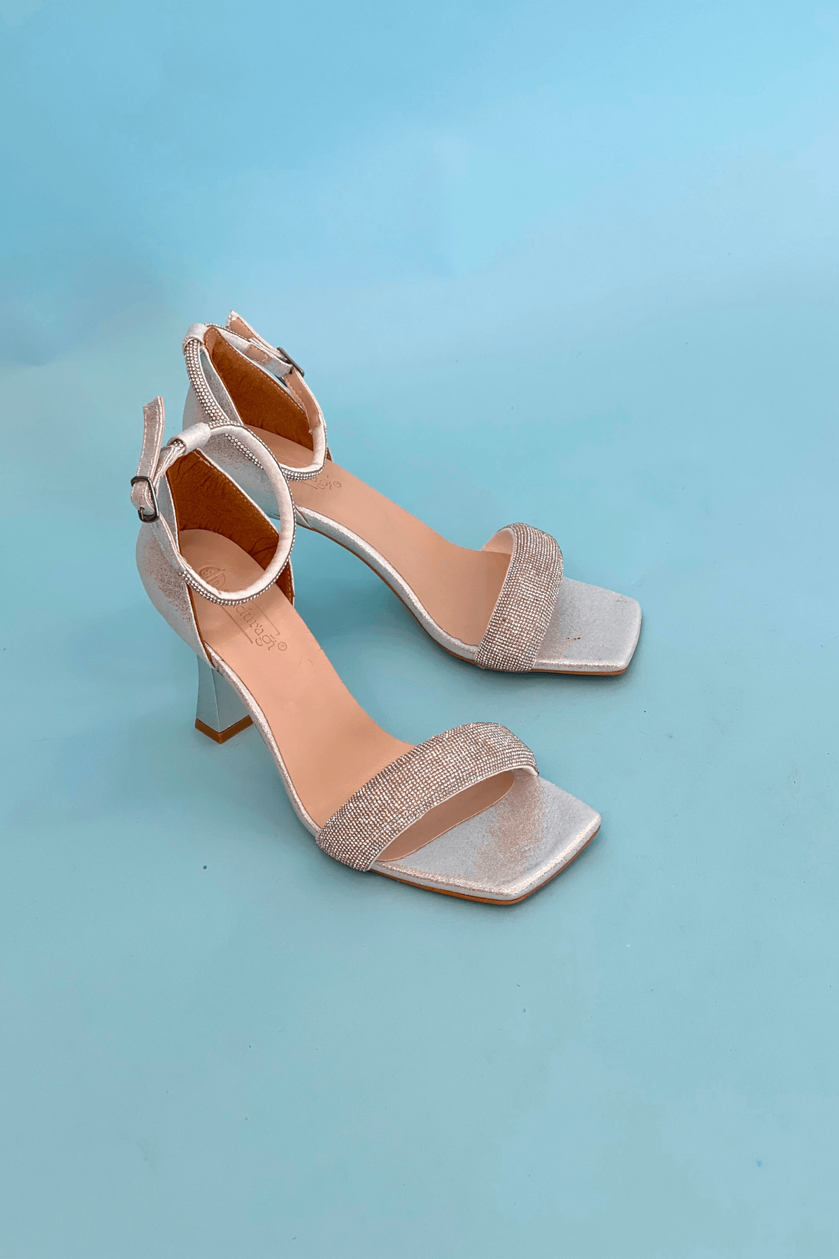 SİHİRLİ TOPUK LAX TAŞ DETAYLI  8 CM TOPUKLU AYAKKABI SANDALET GUMUS