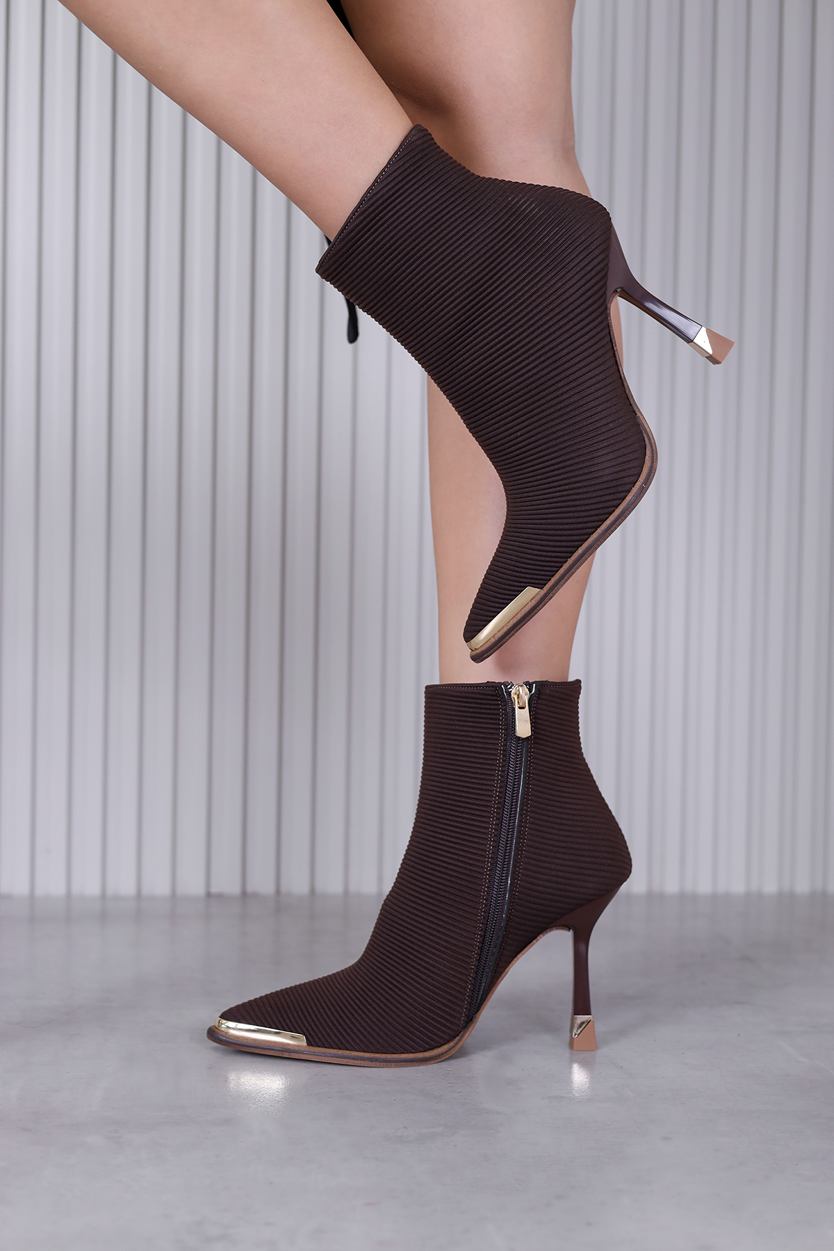 solea model 8 cm topuklu yenisezon ince topuk  kısa bot KAHVE