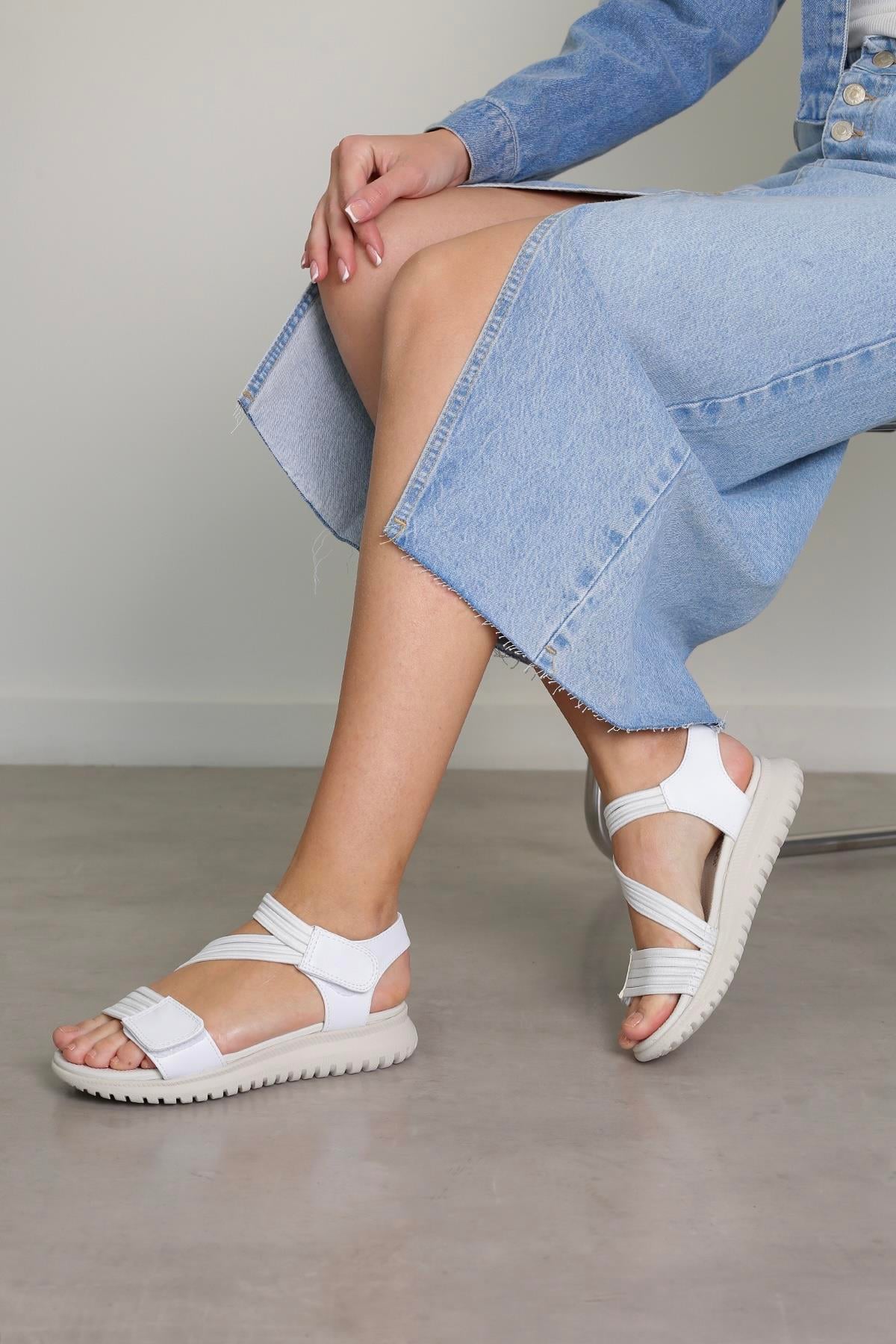 ST1002 MODEL 3 CM TABANLI LASTİK BANT  DETAYLI SANDALET AYAKKABI YENİ SEZON BEYAZ