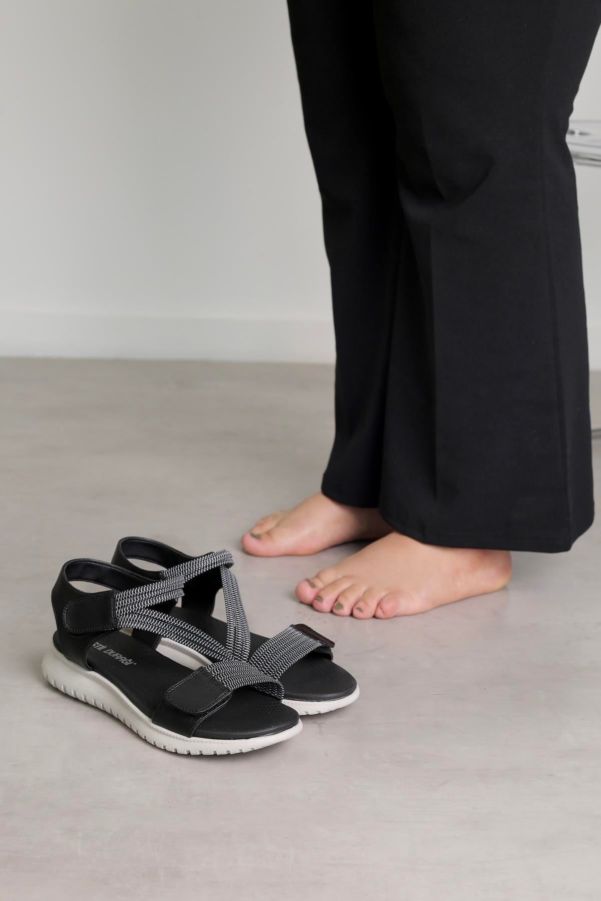 ST1002 MODEL 3 CM TABANLI LASTİK BANT  DETAYLI SANDALET AYAKKABI YENİ SEZON SIYAH
