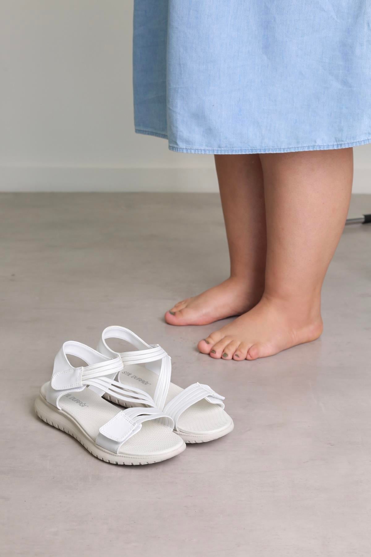ST1002 MODEL 3 CM TABANLI LASTİK BANT  DETAYLI SANDALET AYAKKABI YENİ SEZON BEYAZ