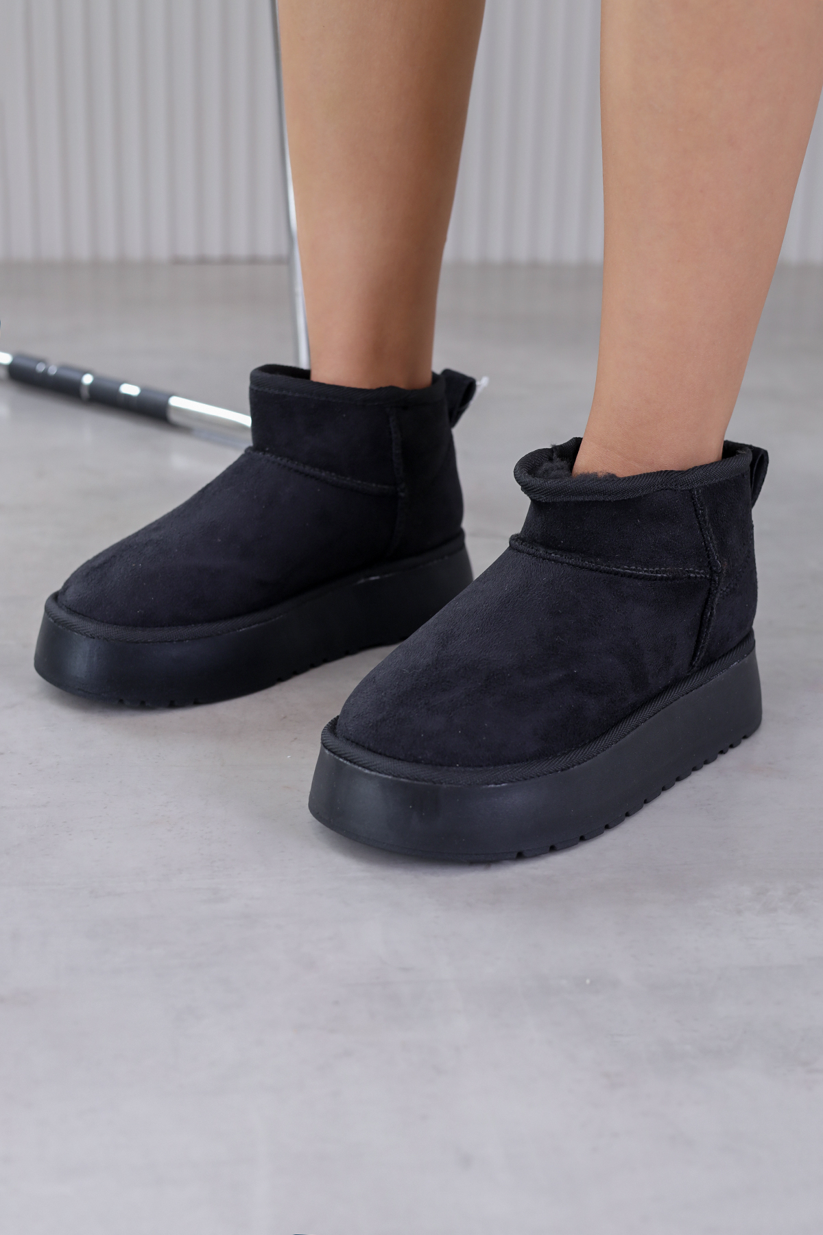 st1073  model 3  cm tabanlı yeni sezon kısa bot SIYAH