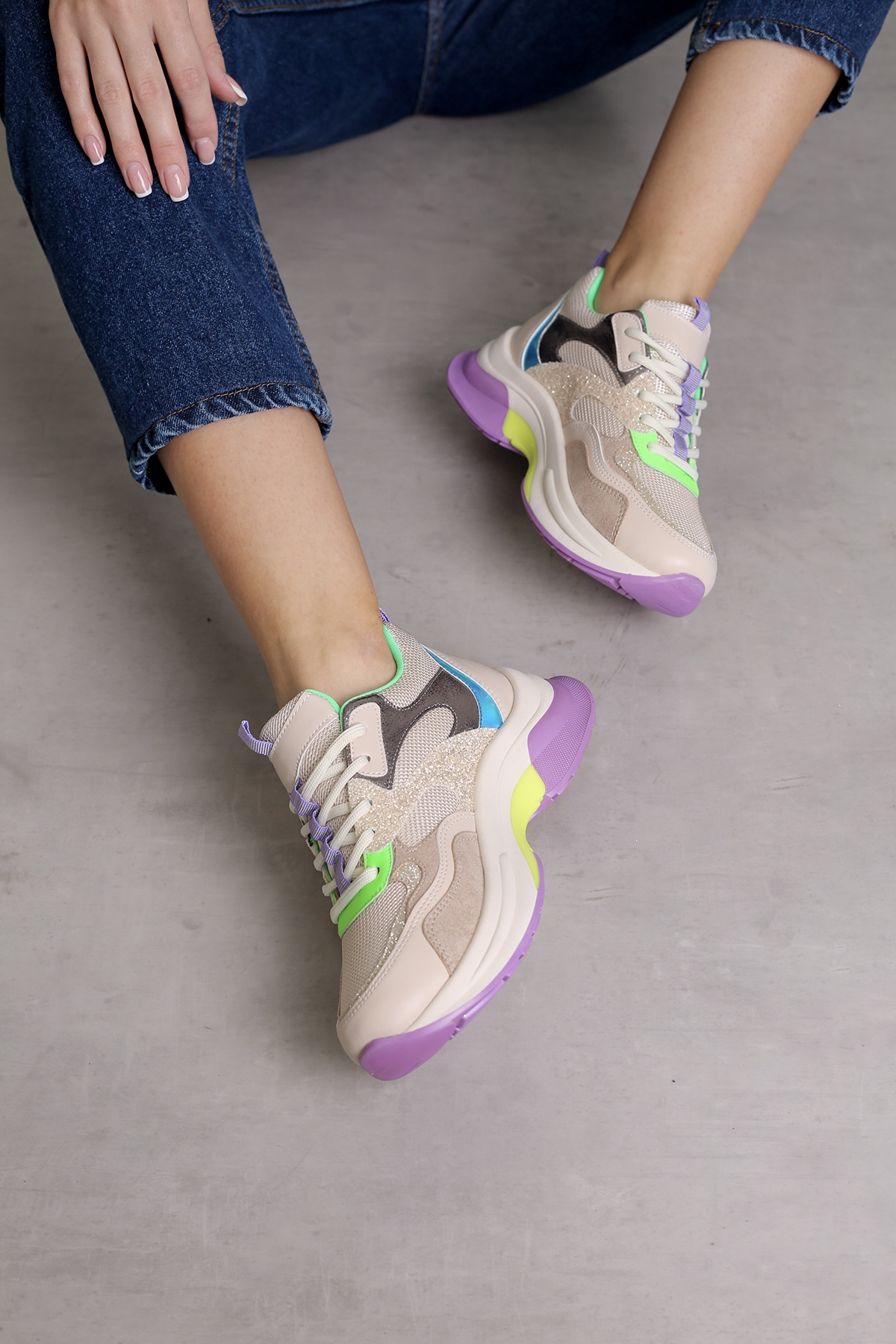 ST30162 MODEL 5 CM TABANLI YENİ SEZON SPOR AYAKKABI TEN.SİM