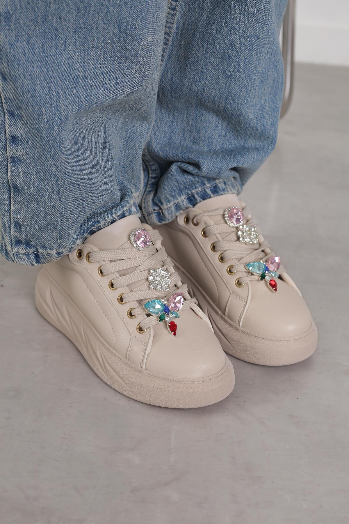 ST810 MODEL 4 CM TABANLI TAŞ DETAYLI SPOR AYAKKABI YENİ SEZON TEN