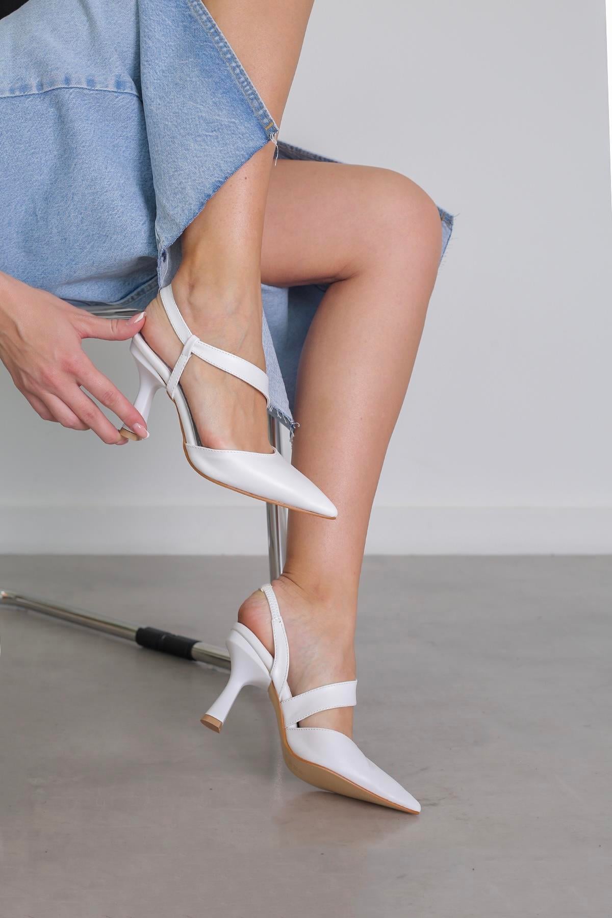 STRAP MODEL 8 CM TOPUKLU AYAKAKBI BEYAZ