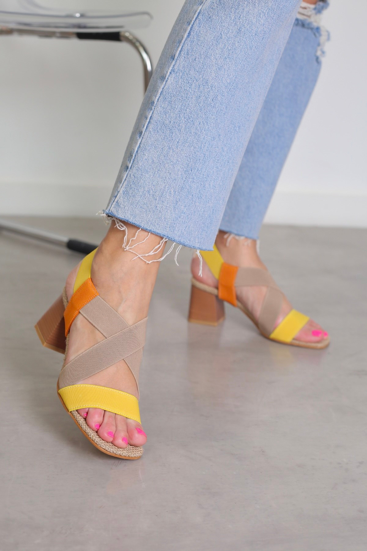 TAUS MODEL 6 CM LASTİKLİ YENİ SEZON TOPUKLU SANDALET TEN SARI