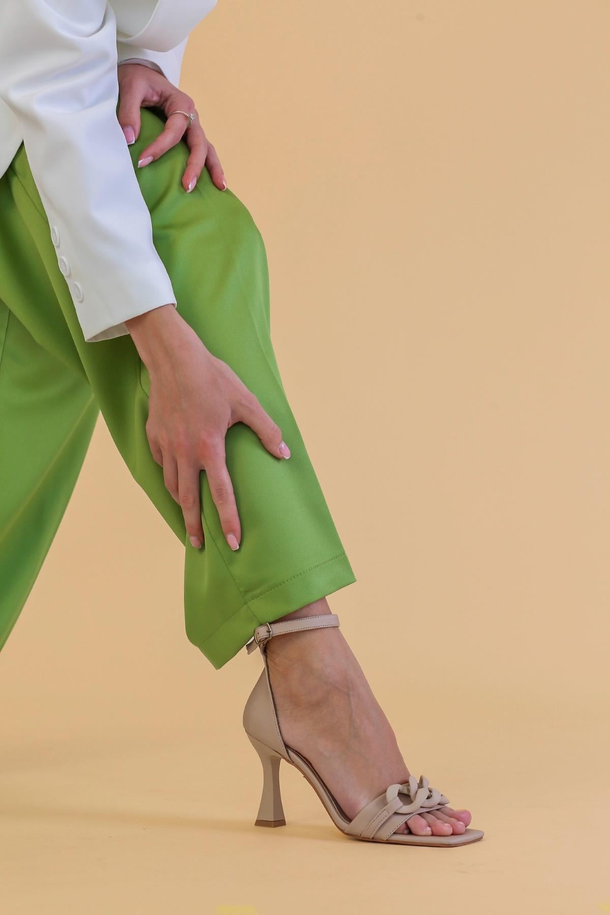 Tuan Model 8 Cm Topuklu Yeni̇ Sezon Zi̇nci̇r Detayli Ayakkabi Nut Saten