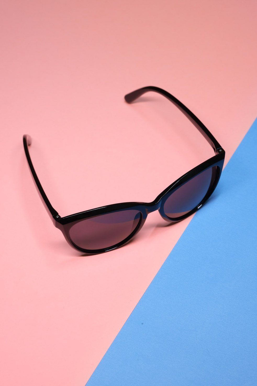 Oval Köprülü Gözlük - Siyah