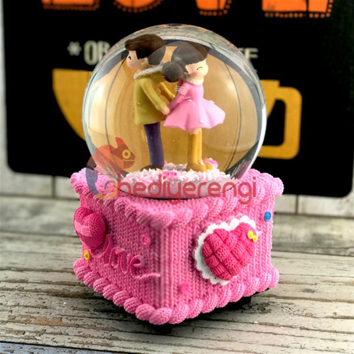 Elele Tutuşan Mutlu Çift Kar Küresi​ ve Müzik Kutusu Pembe Büyük Boy