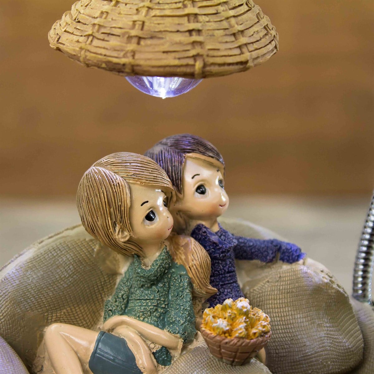 Evde Oturan Romantik Sevgililer Temalı Gece Lambası ve Biblo