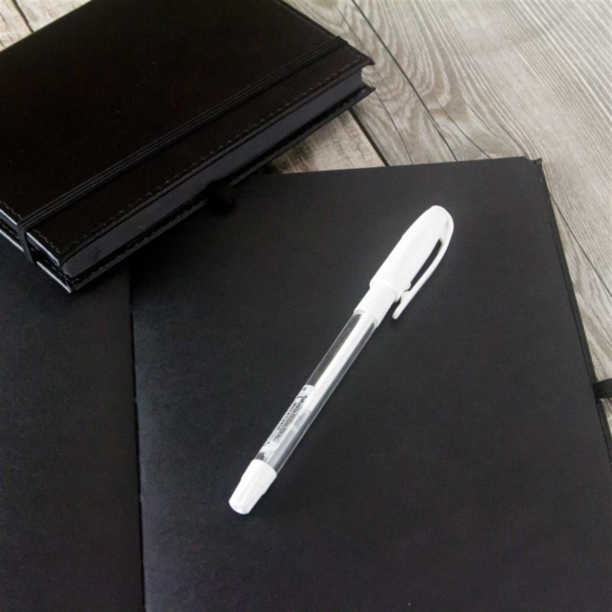 İsme Özel 2'li Lastikli Siyah Defter ve Kalem Seti