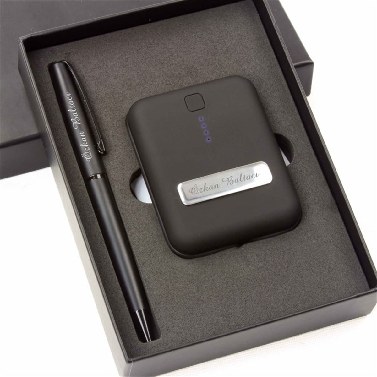 İsme Özel 5200 Mah. Powerbank ve Kalem Seti Özel Tasarım Kutulu Siyah