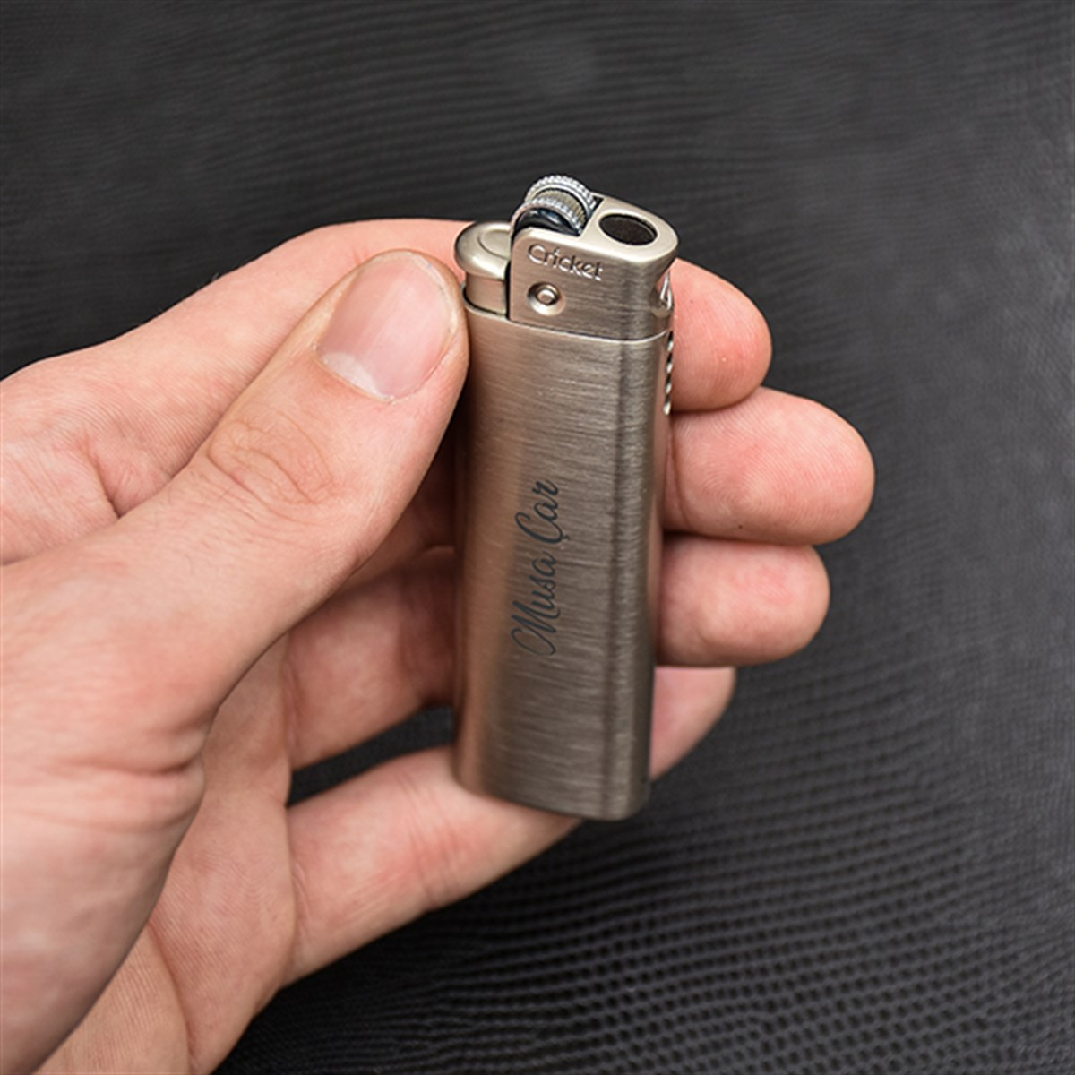 İsme Özel Cricket Marka Pürmüz Alevli Metal Çakmak - Renk Seçenekli
