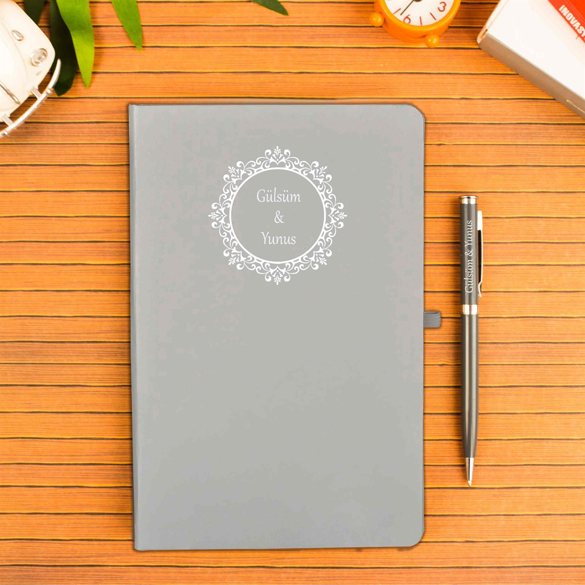 İsme Özel Defter Kalem Seti Gri - Çiçekli Çerçeve