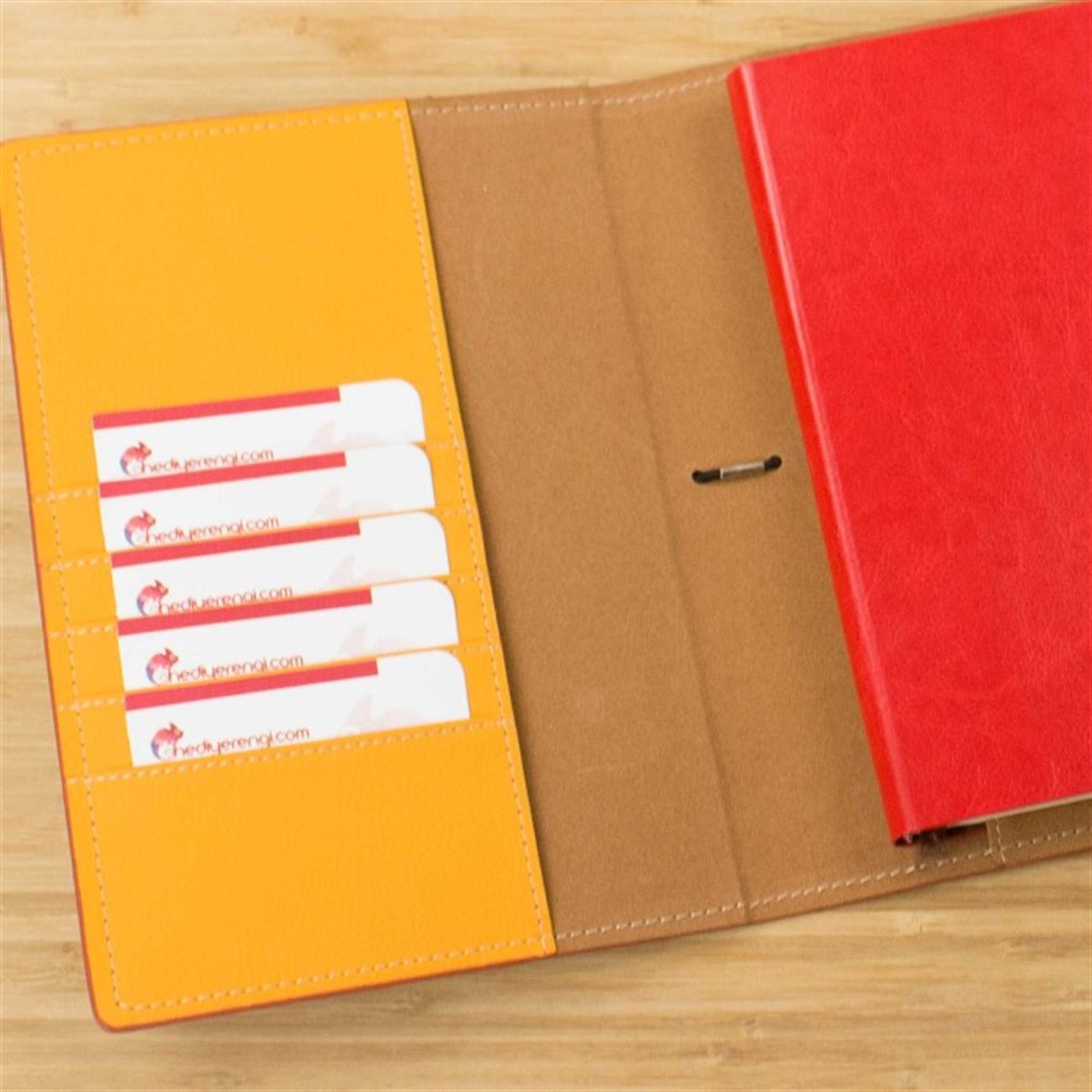İsme Özel Deri Kapaklı Organizerli Defter ve Kalem Seti Kırmızı