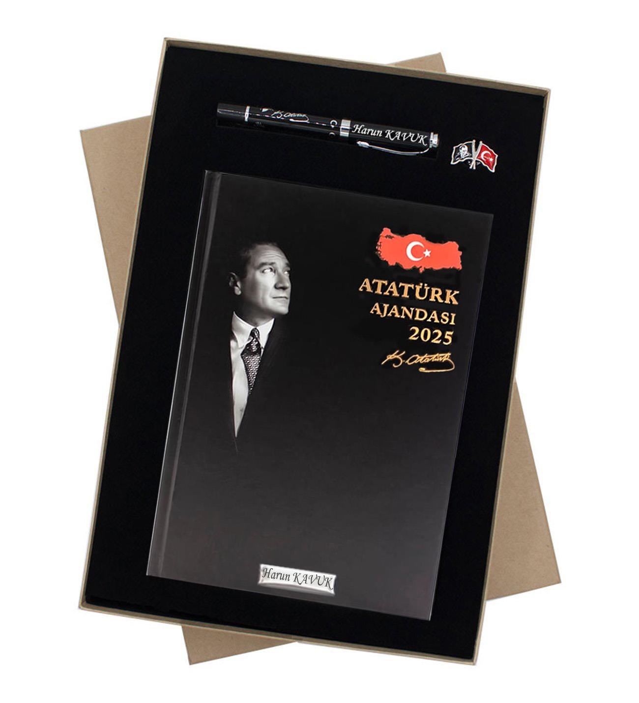 İsme Özel Premium 2025 Atatürk Ajandası Kalem ve Broş Seti Tasarım Kutulu M2