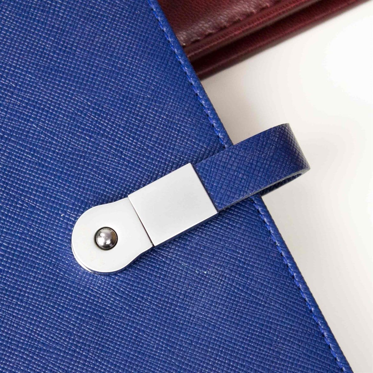 İsme Özel Usb'li Defter ve Lüx Roller Kalem Seti Tasarım Kutulu