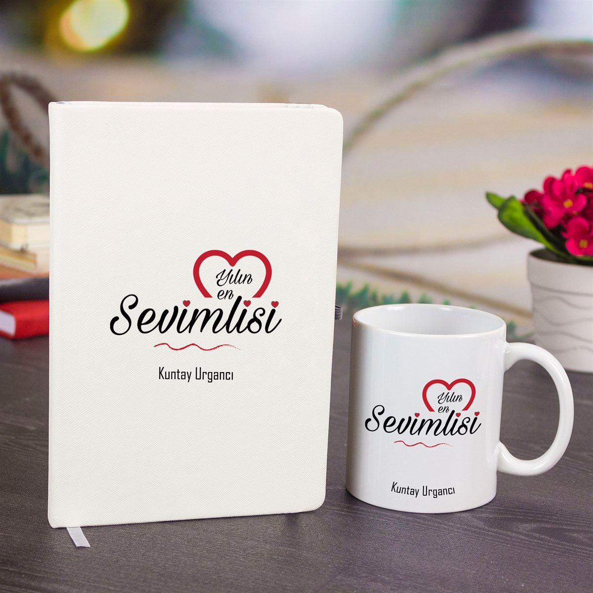 İsme Özel Yılın En Sevimlisi Temalı Defter Kupa Bardak ve Kalem Seti
