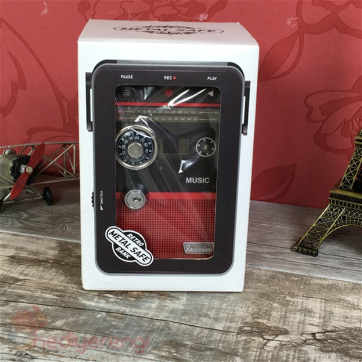 Kaset Çalar Tasarımlı Metal Kilitli Kasa Kumbara