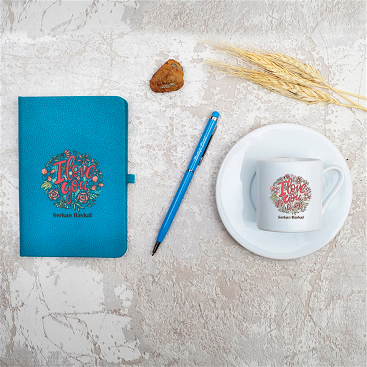 Kişiye Özel Defter Fincan ve Kalem Seti Hediye Kutusu - Çiçek Detaylı  I Love You Baskılı
