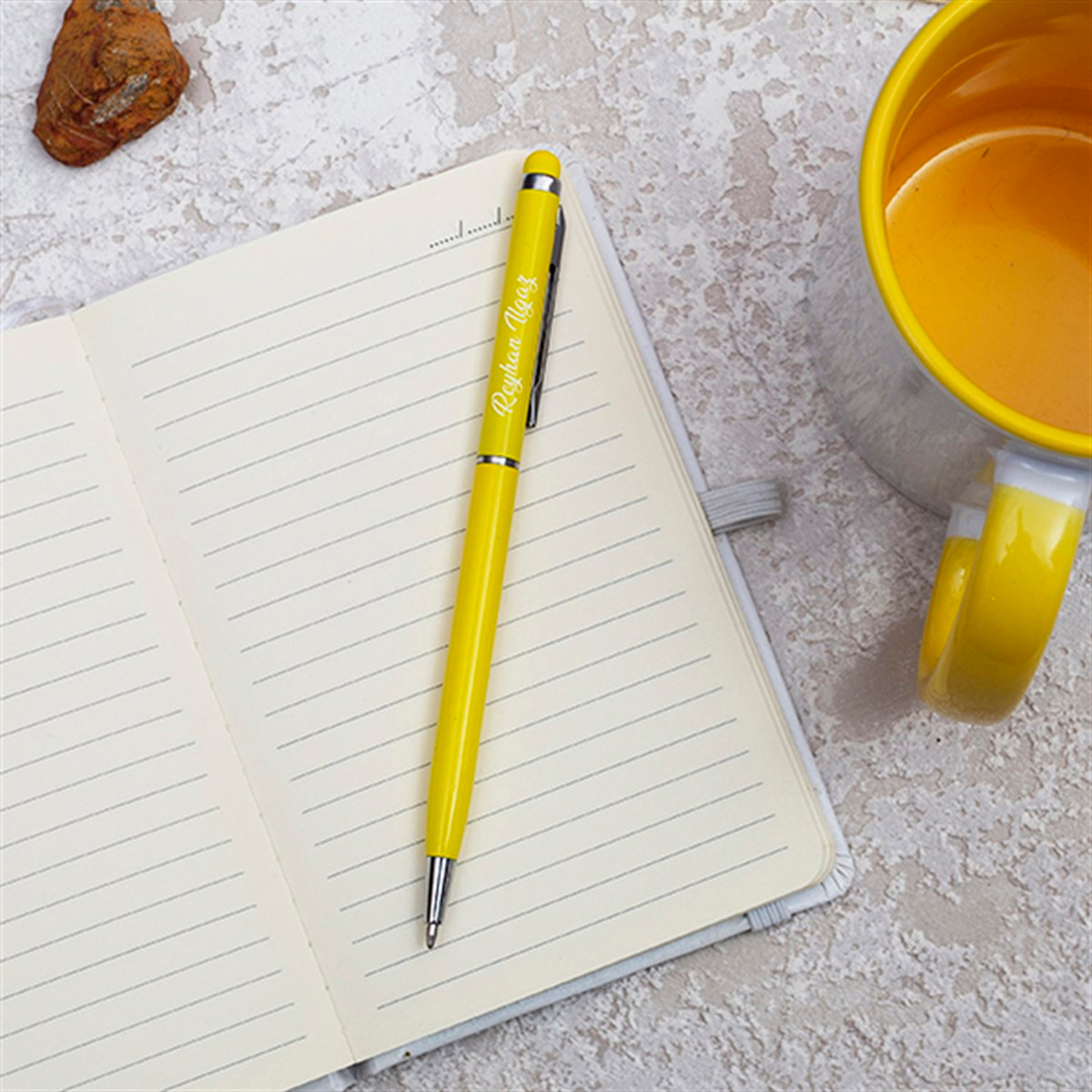 Kişiye Özel Defter Kupa ve Kalem Seti Hediye Kutusu - Çiçek ve Kalp Temalı