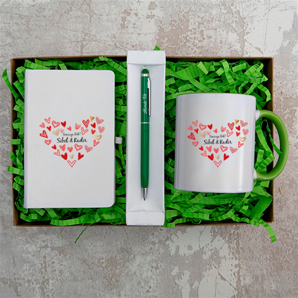 Kişiye Özel Defter Kupa ve Kalem Seti Hediye Kutusu - Kalp Temalı