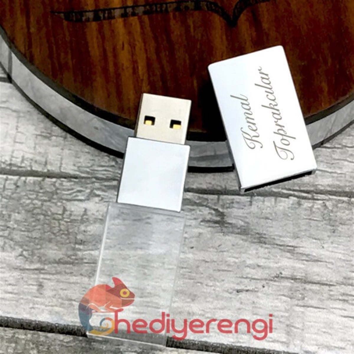 Kişiye Özel Gümüş Renkli Işıklı Metal Usb Bellek 8 GB