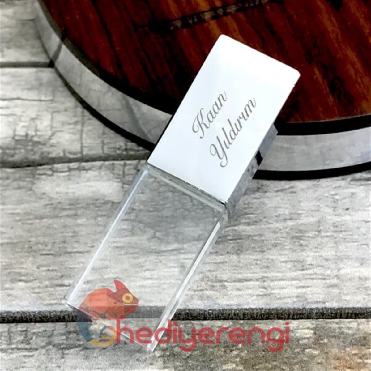 Kişiye Özel Gümüş Renkli Işıklı Metal Usb Bellek 8 GB