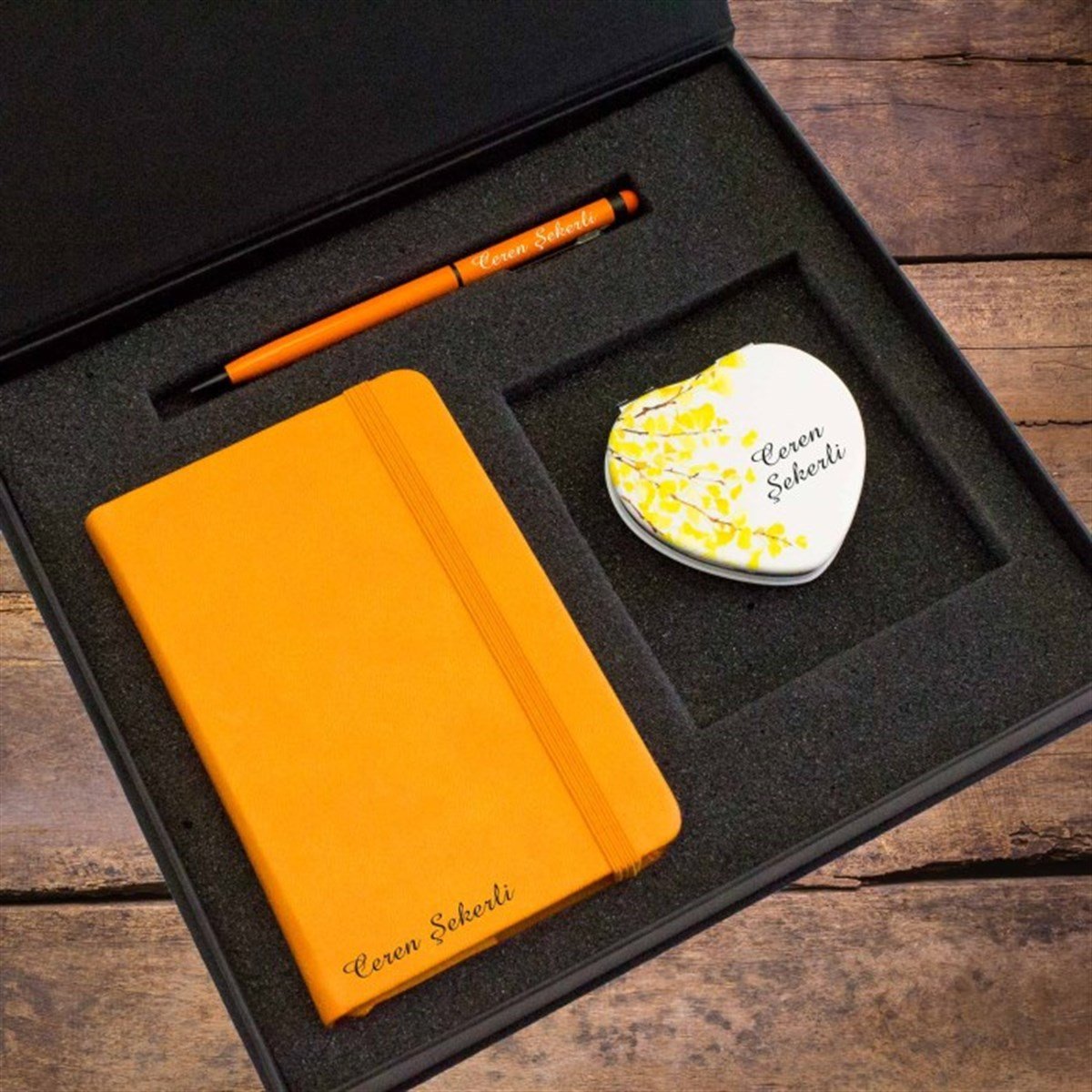 Kişiye Özel Turuncu Defter Ayna ve Kalem Seti Tasarım Kutulu