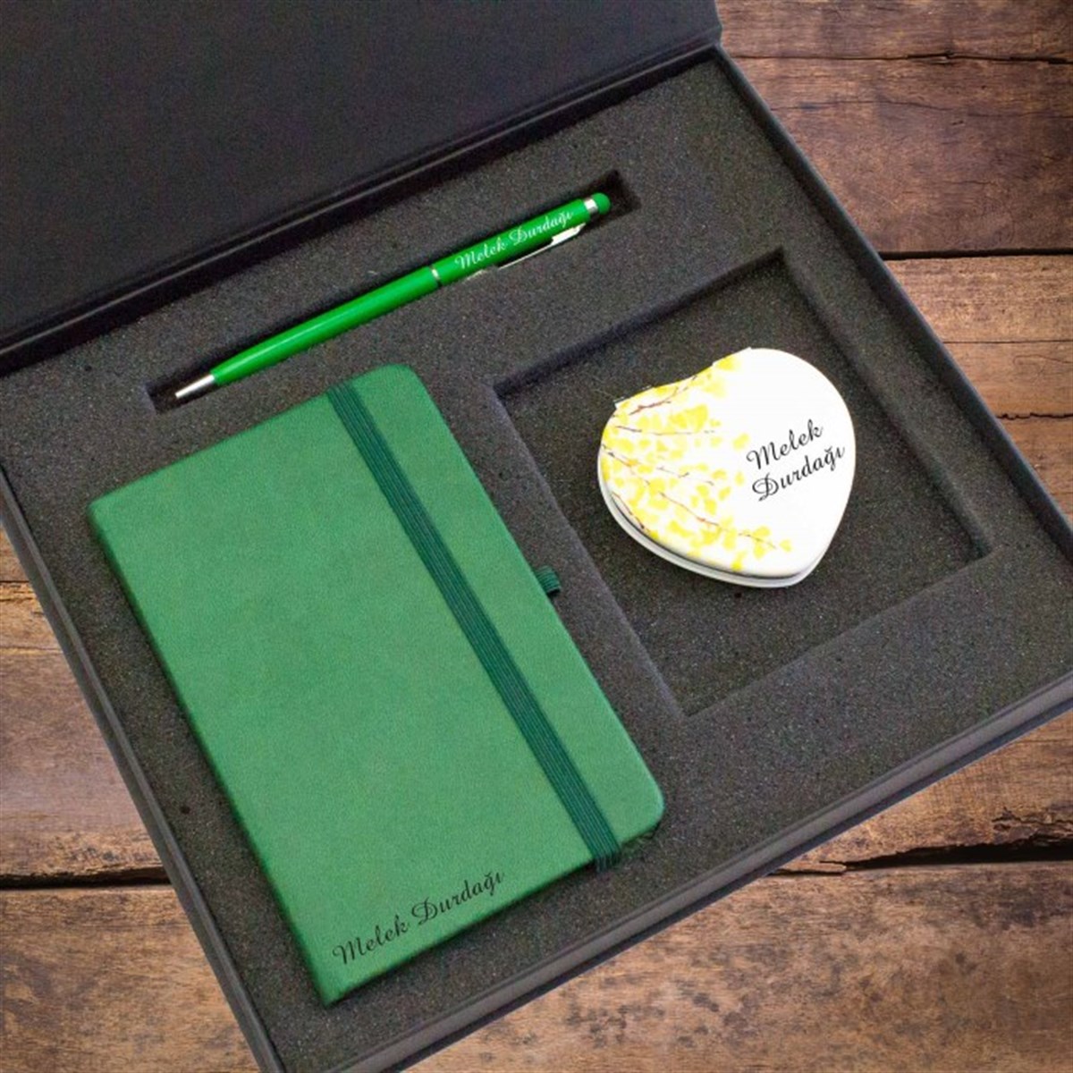 Kişiye Özel Yeşil Defter Ayna ve Kalem Seti Tasarım Kutulu