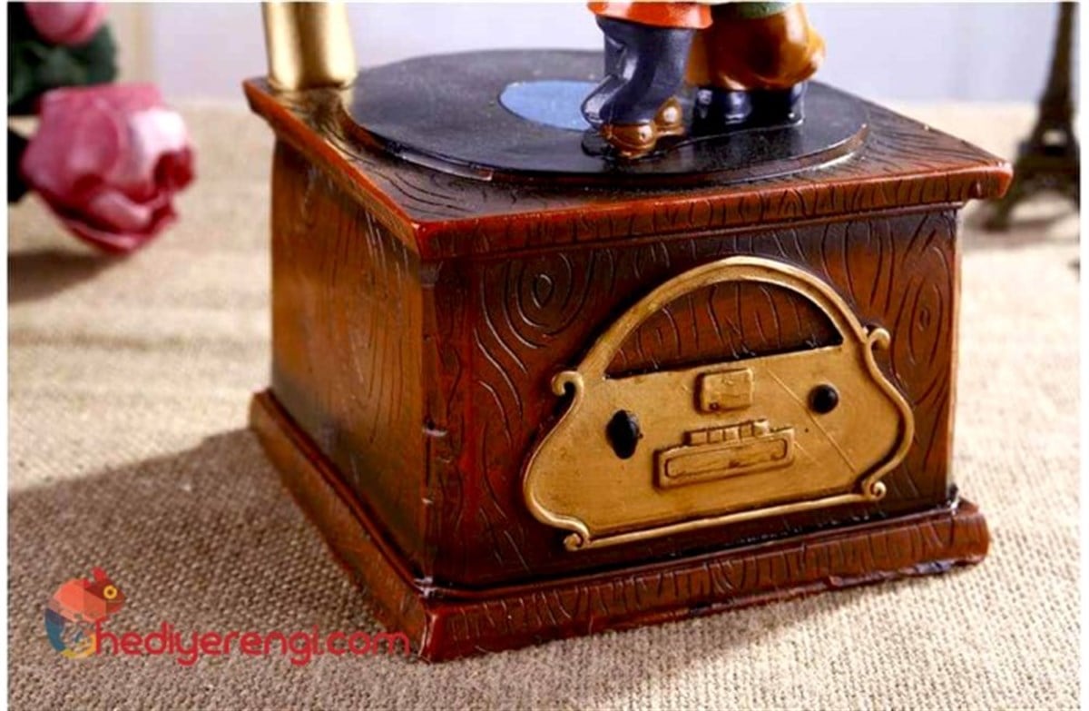 Nostaljik Gramofon Şeklinde Nine Dede Kumbara