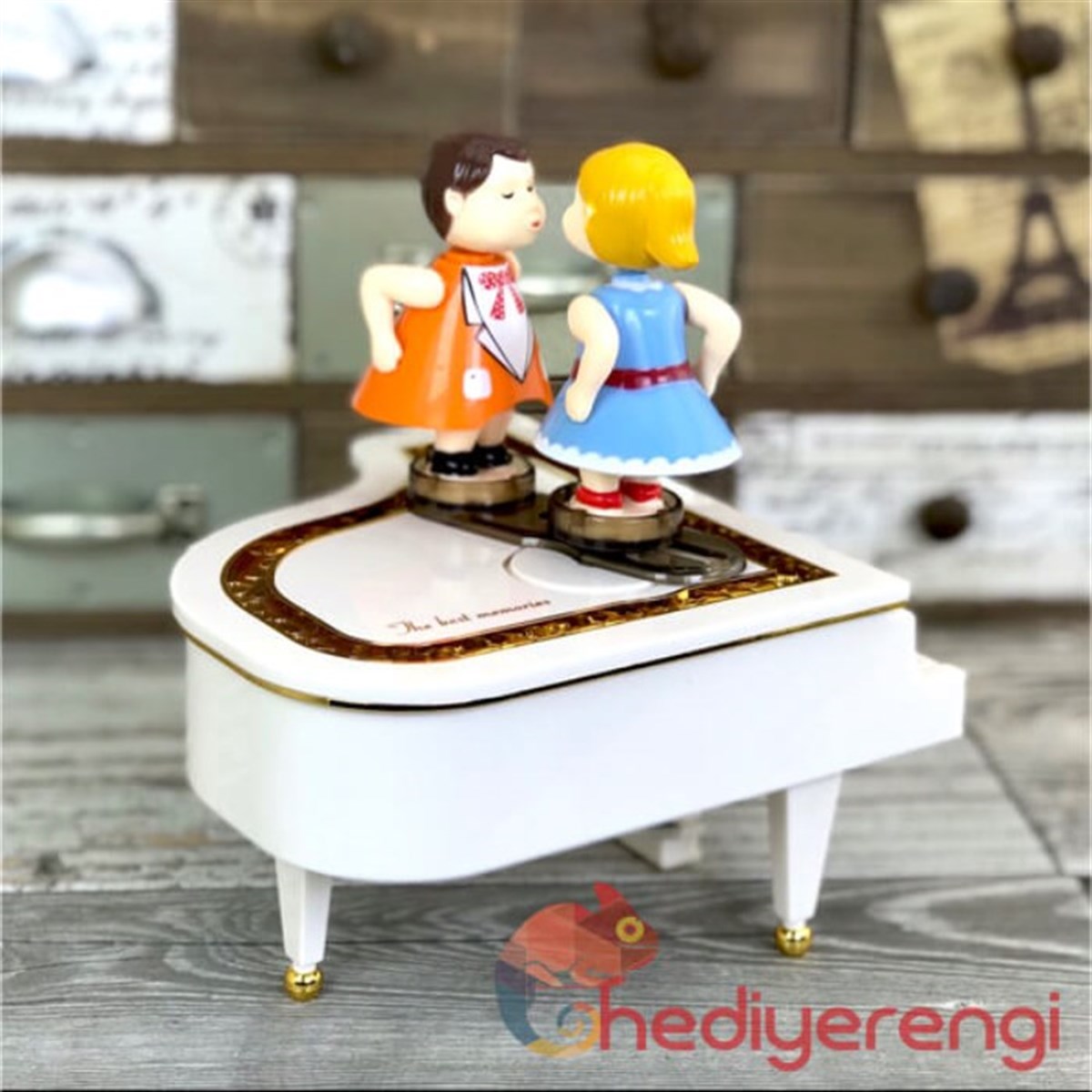 Piyano Tasarımlı Öpüşen Aşıklar Temalı Hareketli Müzik Kutusu​ Beyaz