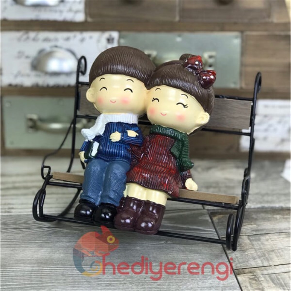 Sallanır Koltukta Oturan Sevimli Çift Biblosu