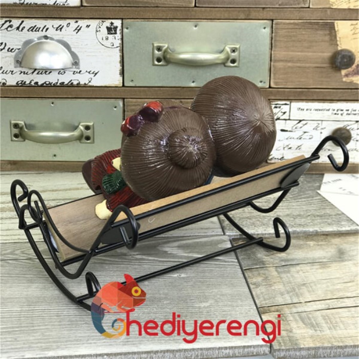 Sallanır Koltukta Oturan Sevimli Çift Biblosu