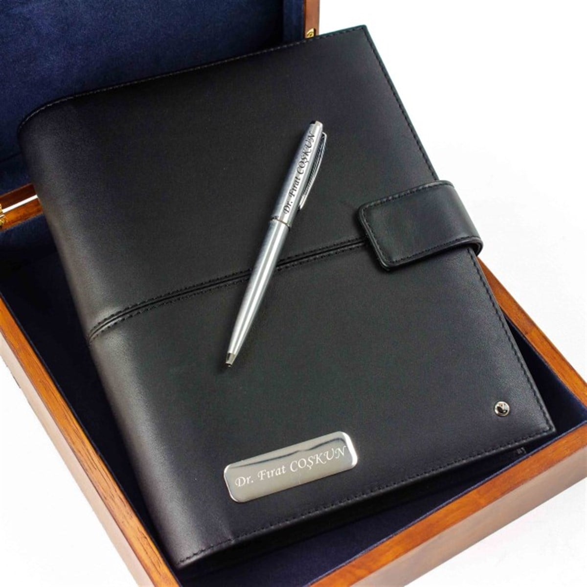 Scrikss İsme Özel Organizerli Siyah Defter ve Krom Kalem Seti Ahşap Kutulu Exclusive