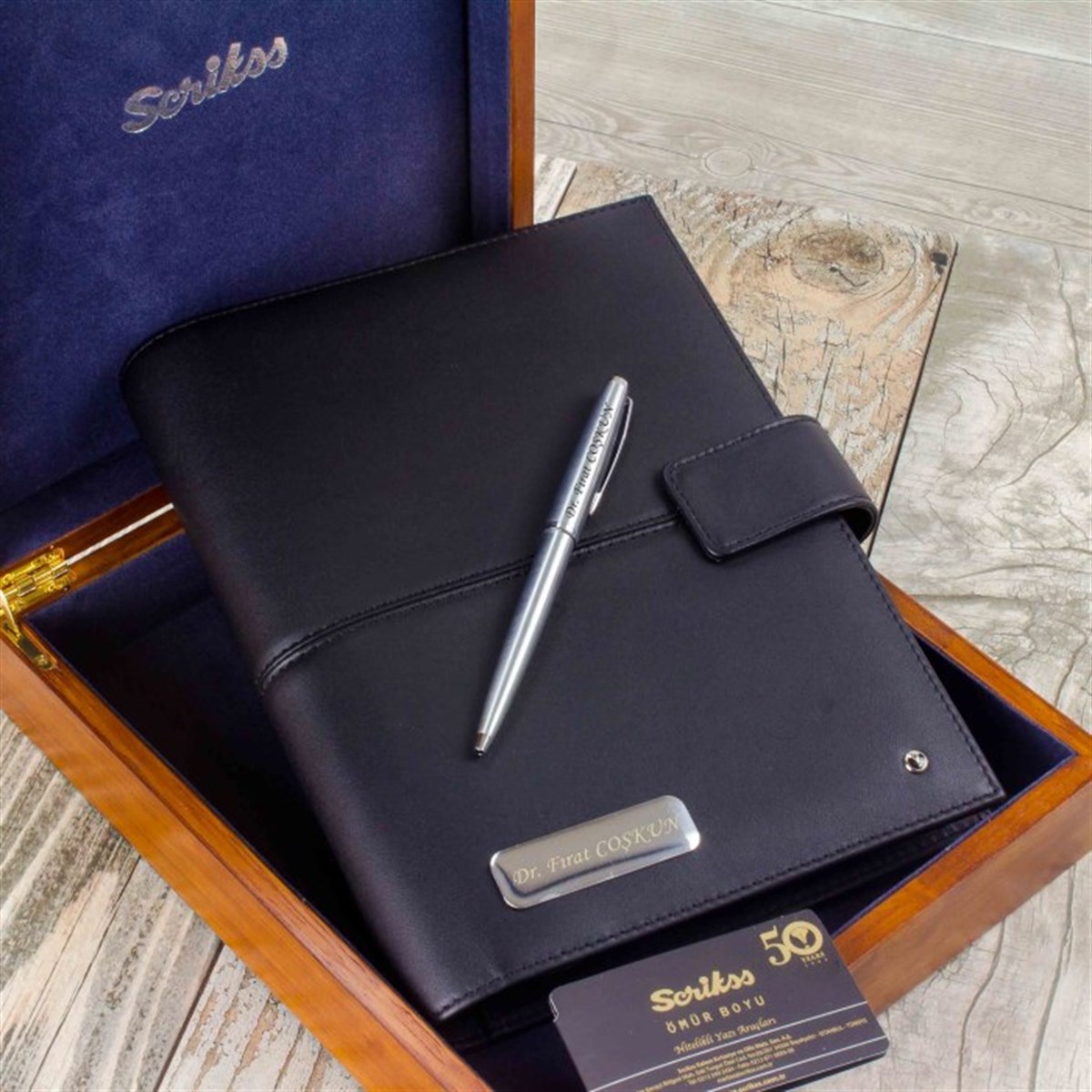 Scrikss İsme Özel Organizerli Siyah Defter ve Krom Kalem Seti Ahşap Kutulu Exclusive