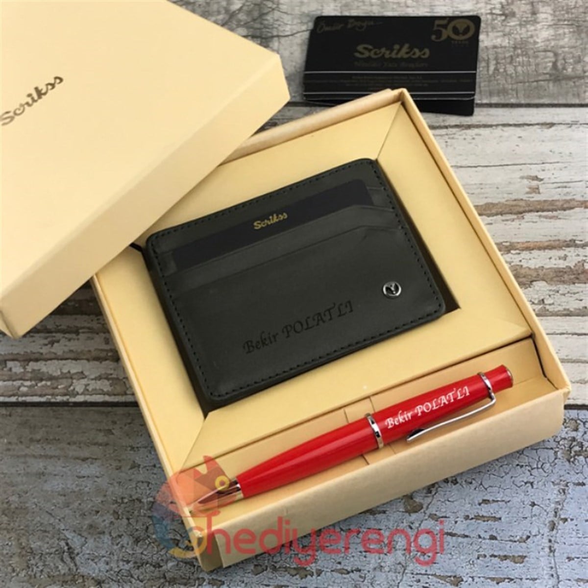 Scrikss İsme Özel Tükenmez Kalem ve Haki Kartlık Seti Unisex​