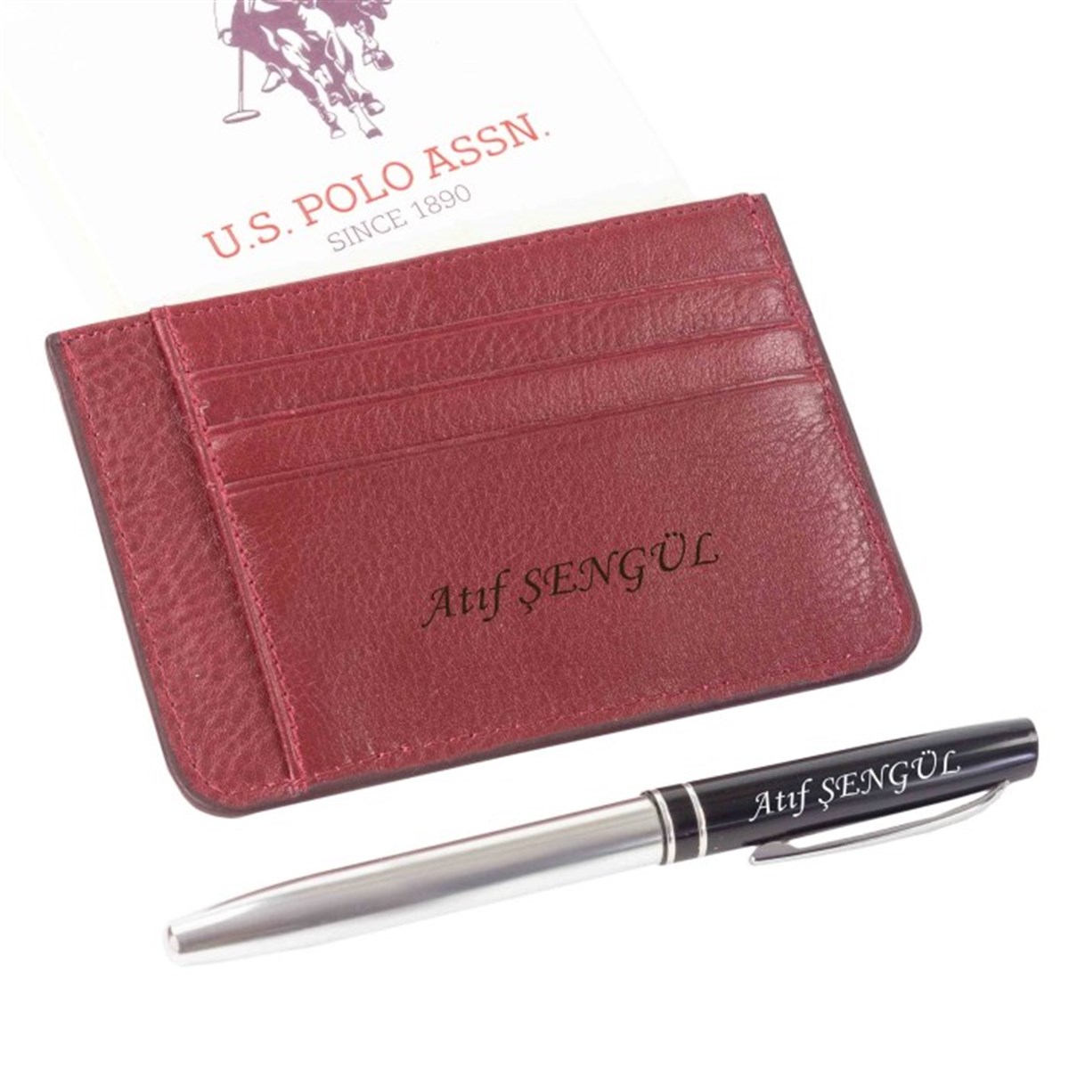 U.S. Polo Assn. İsme Özel Bordo Kartlıklı Cüzdan ve Siyah Kemer Hediye Seti PLCUZ7670