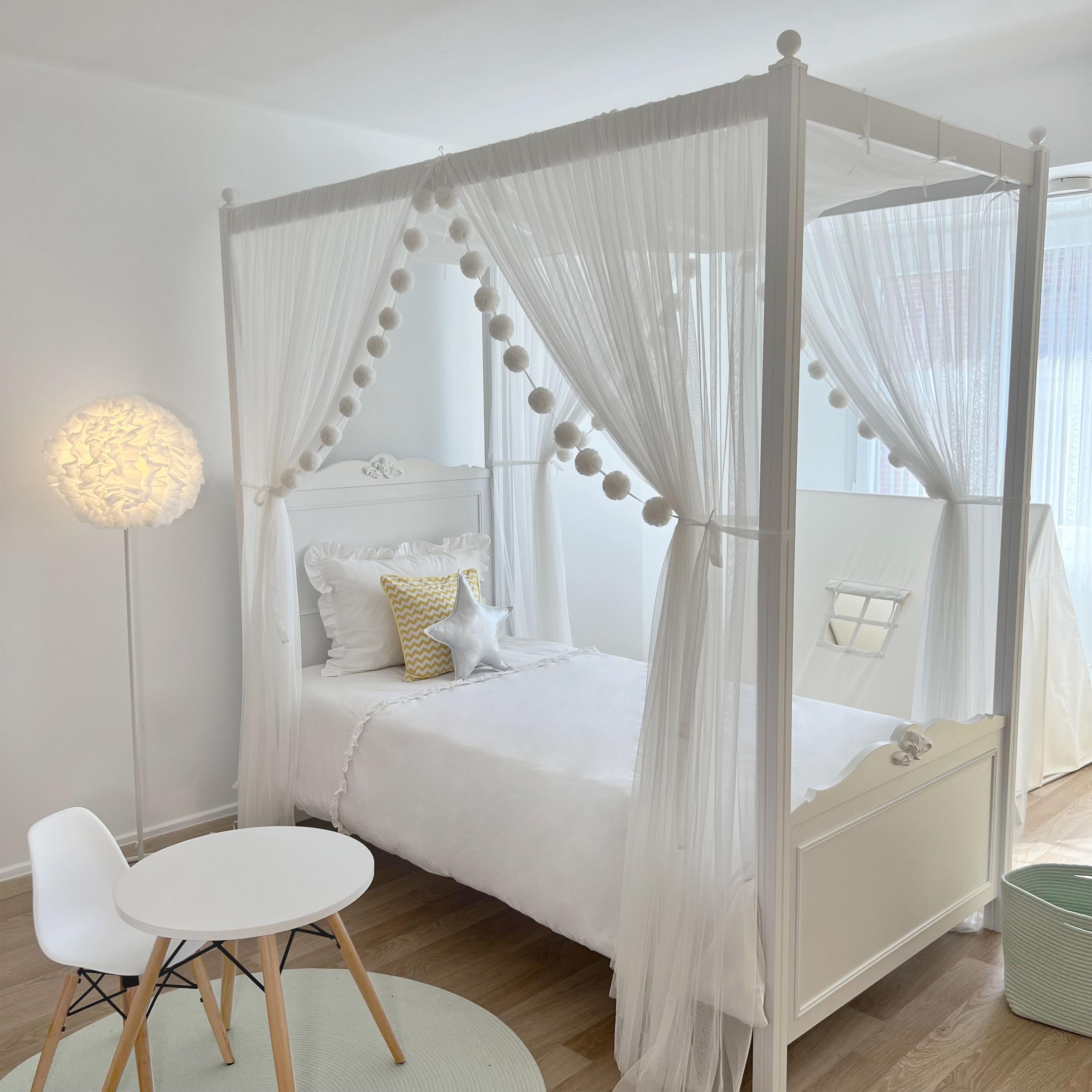 Poster Bed Basic-White