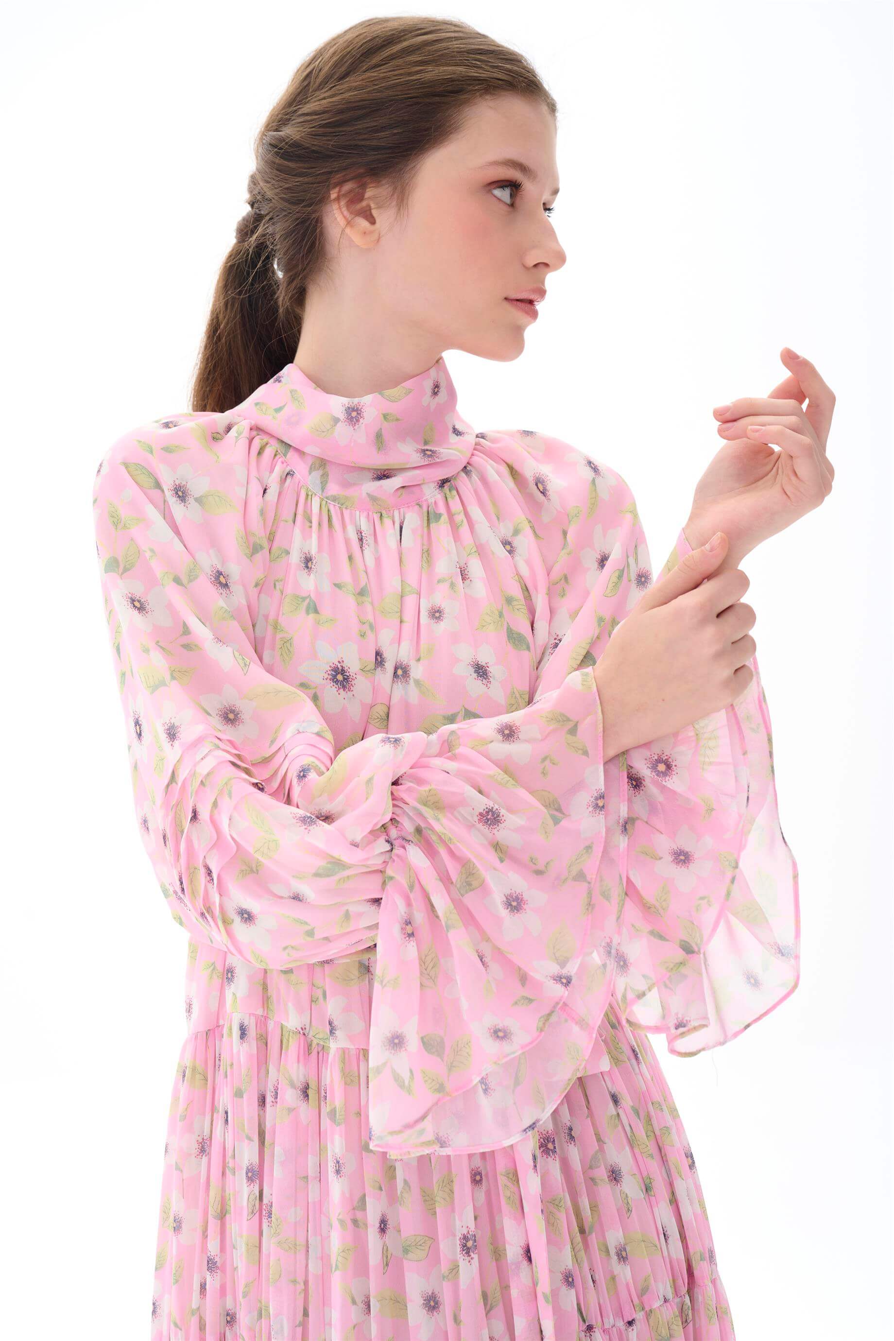 KAT KAT BÜZGÜLÜ UZUN ELBİSE Pembe