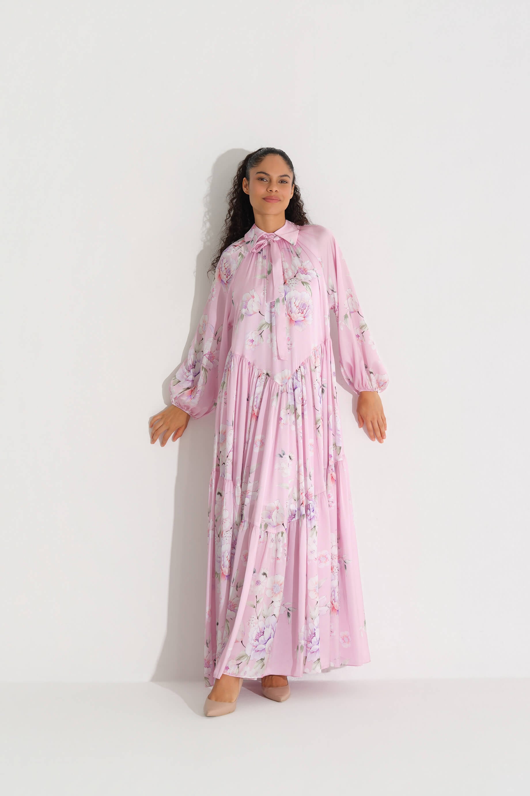 YAKASI FİYONKLU ŞİFON SATEN ELBİSE K. PEMBE