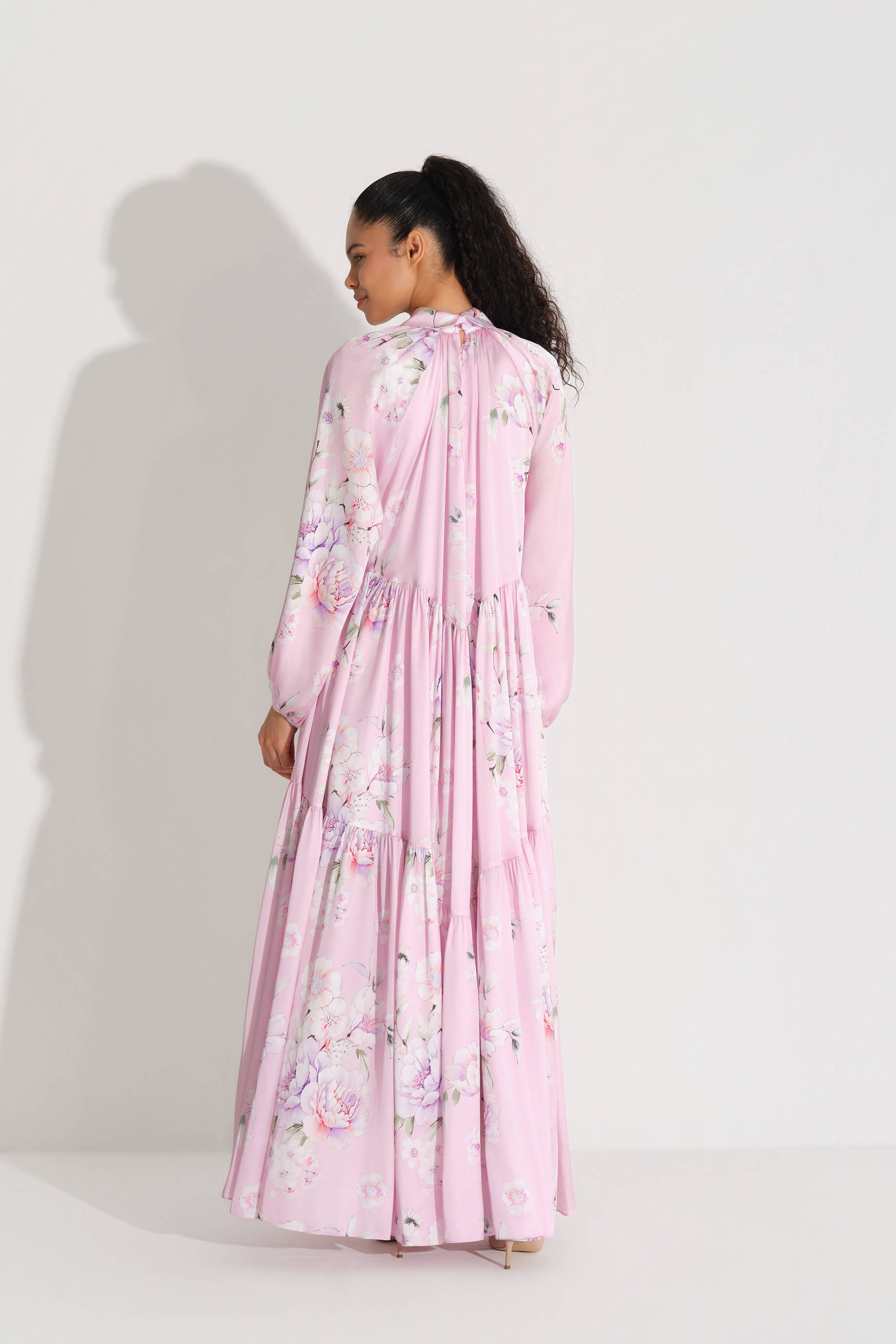 YAKASI FİYONKLU ŞİFON SATEN ELBİSE K. PEMBE