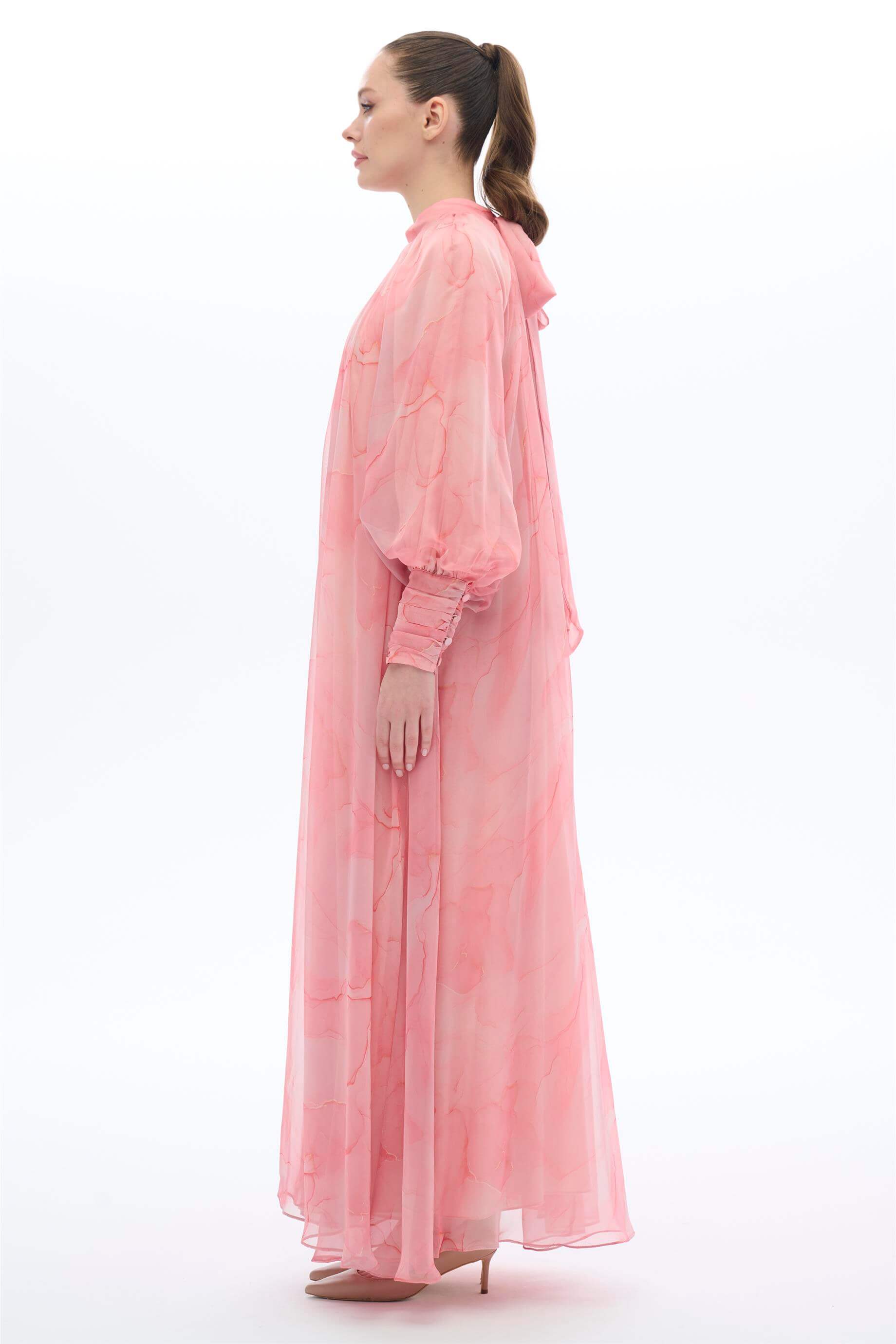 YAKASI FULARLI MERMER DESENLİ ELBİSE Pembe
