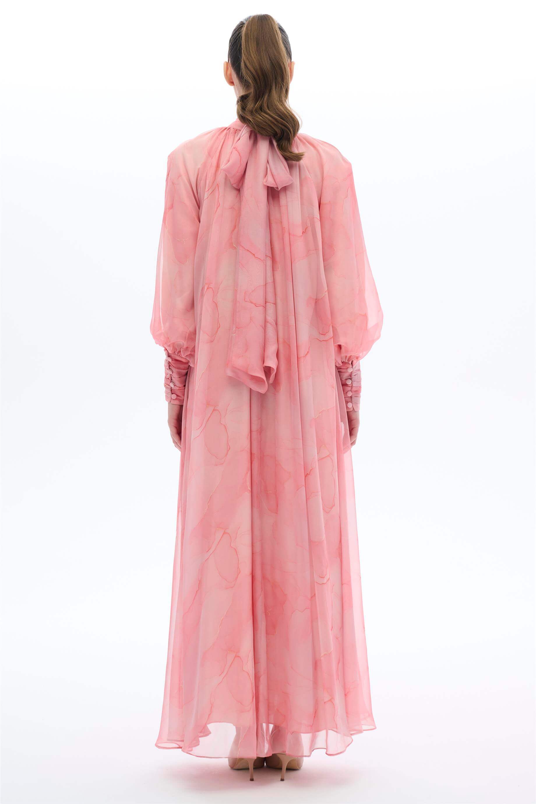 YAKASI FULARLI MERMER DESENLİ ELBİSE Pembe